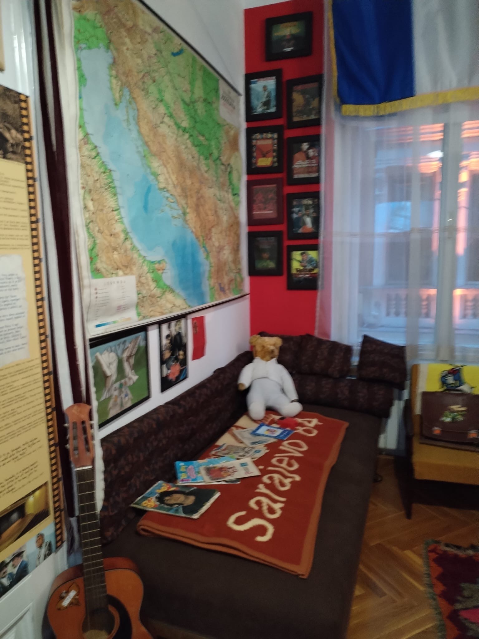 Zavirite u đačku sobu kakvu su 80-ih svi imali: Ove fotke mogle bi da rasplaču svakog ko je išao u školu za vreme Jugoslavije 1 Zavirite u đačku sobu kakvu su 80-ih svi imali: Ove fotke mogle bi da rasplaču svakog ko je išao u školu za vreme Jugoslavije