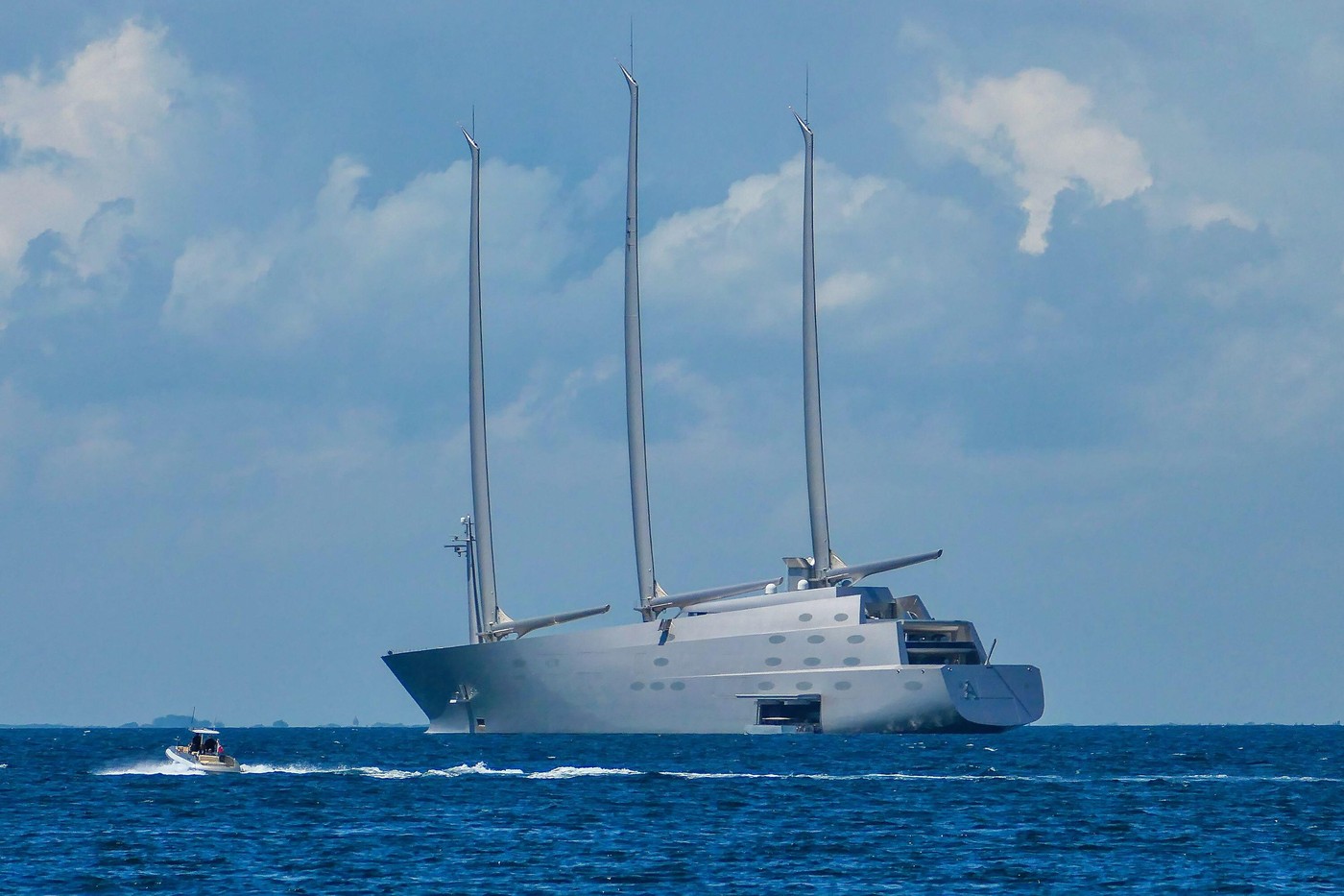 Priča o plutajućoj palati najbogatije Srpkinje: Vredi pola milijarde, a zaplenjena stoji u Trstu i fascinira prolaznike