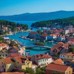 Ovaj pomorski grad u našem komšiluku nazivaju "Malom Venecijom": Pun je skrivenih kupališta koja osvajaju na prvi pogled