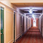 Zašto mnogi hoteli nemaju sobu 420 – i šta se krije iza tog broja