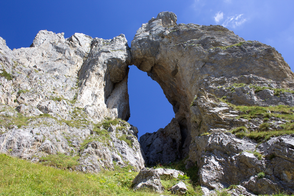 Zašto se svi zaljubljeni penju do „Mačijeg poljupca“ na Prokletijama: Romantična legenda sakrivena u planinama
