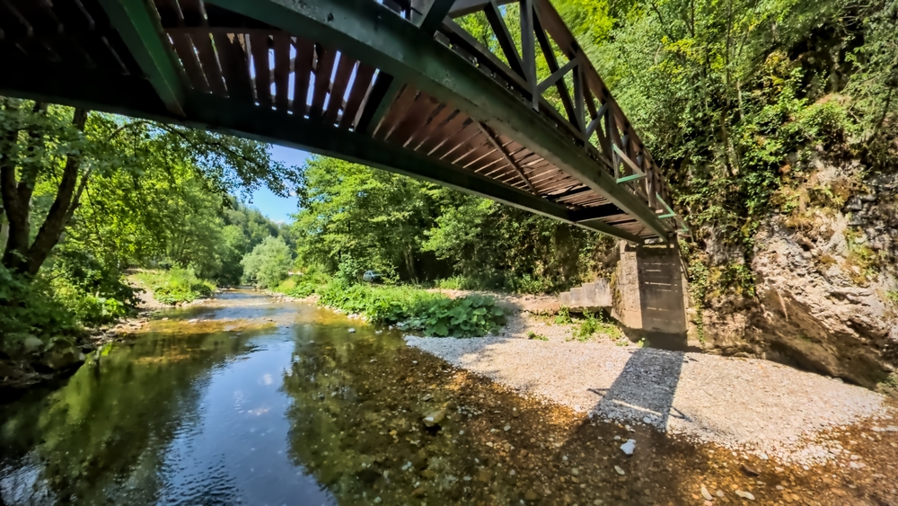 Kroz ovo mesto u Srbiji protiče “zlatna reka”, a najbolja stvar je što i vi danas možete da tražite (i nađete) zlato u njoj