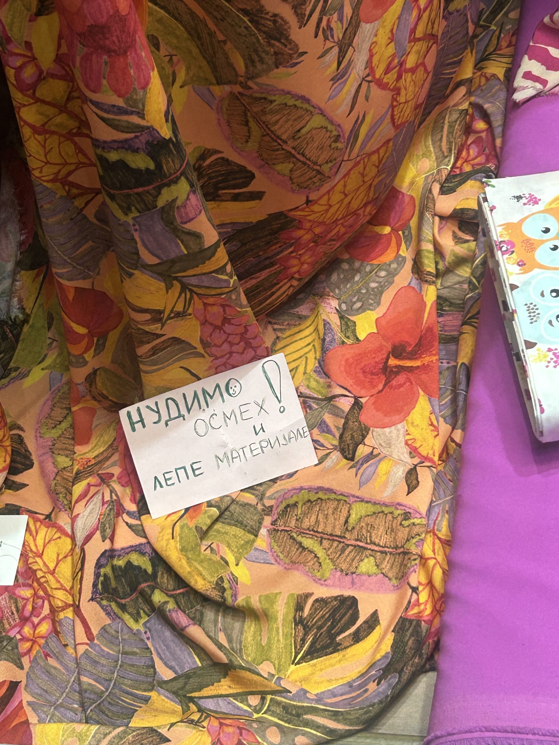 Jedna radnja na Bulevaru posebno se izdvaja: Poruka iz izloga koja je osvojila prolaznike