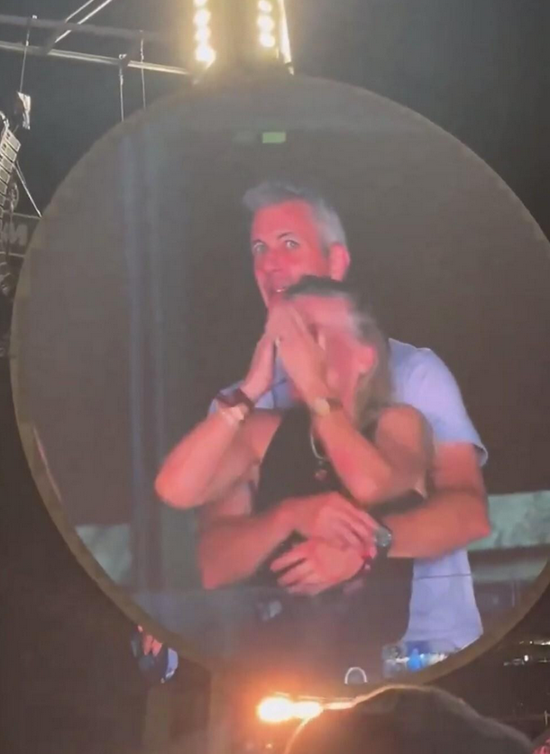Totalni obrt: Evo šta je radio prevareni muž dok je ceo svet gledao u Coldplay ljubavnike