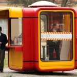 Crveni kiosk u početku služio samo za ukras: Stari isečak iz 1975. otkriva kako su viršle bile zaglavljene u administraciji