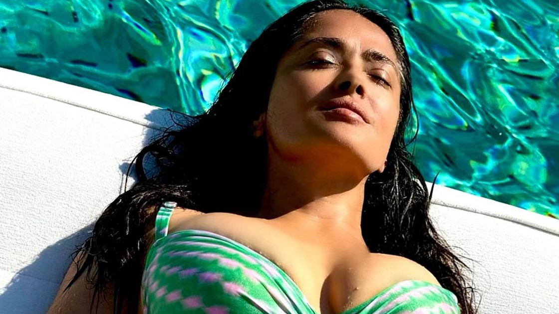 Salma Hajek proslavila rođendan fotkom u kupaćem: "59 krugova oko sunca i još uvek plešem"