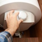 Ovu grešku sa bojlerom pravimo svi, upozorava stručnjak: Zato su nam računi za struju veliki