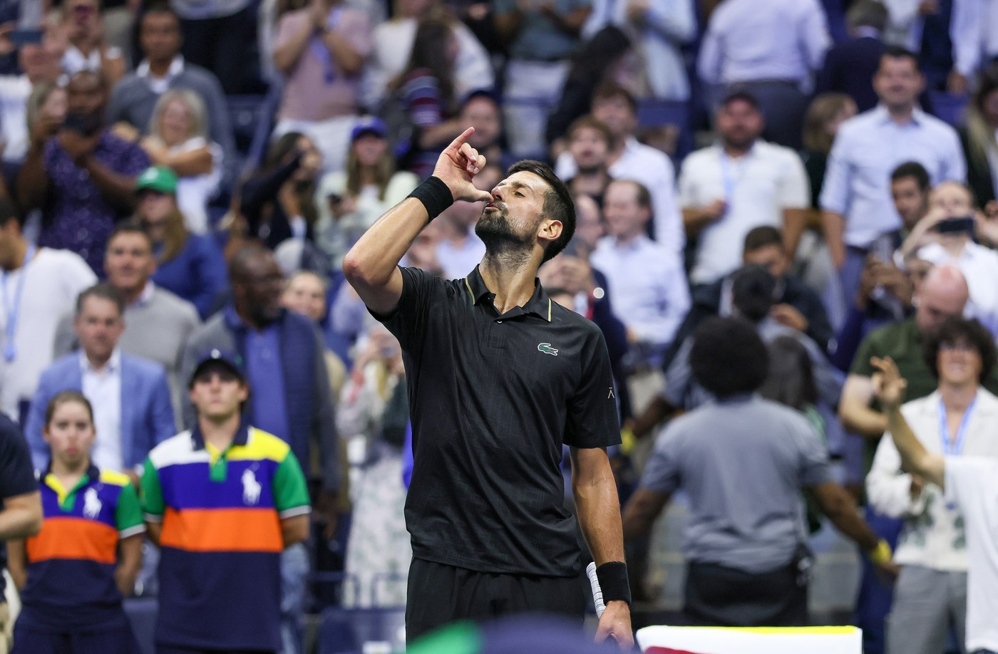 Nakon meča Novak Đoković dirljivom porukom na ćirilici oduševio sve Nakon meča Novak Đoković dirljivom porukom na ćirilici oduševio sve