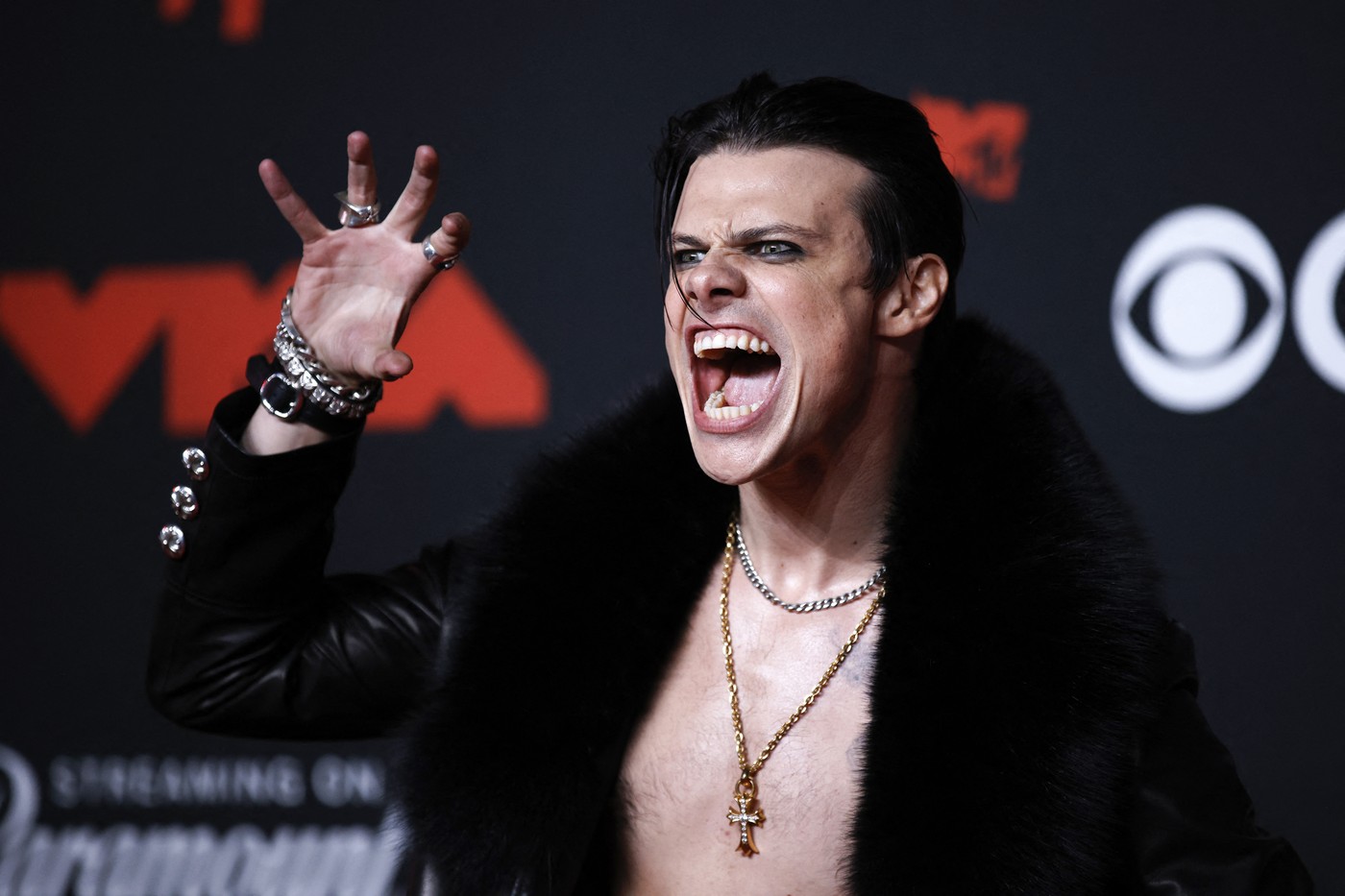 Opasno niske pantalone i goli torzo: Ovo je najluđi stajling na VMA nagradama