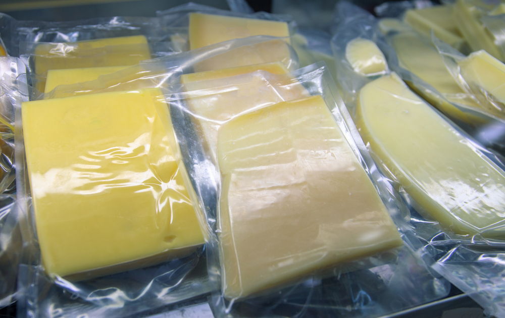 Najveća greška koju pravimo kad kupimo sir u prodavnici i donesemo ga kući