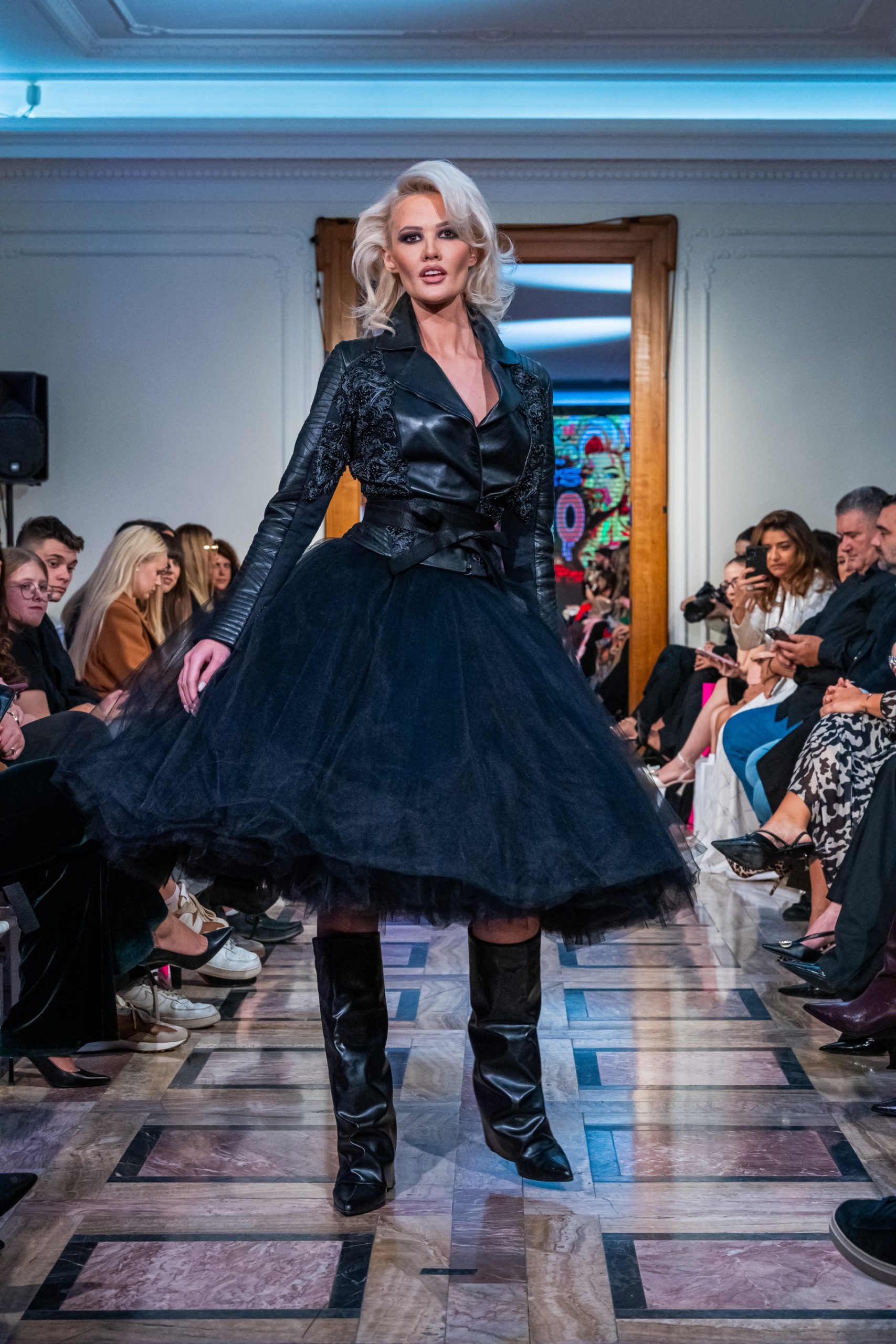 Svečano zatvoren jubilarni Serbia Fashion Week: Glamur, emocija i međunarodni sjaj na Petrovaradinskoj tvrđavi