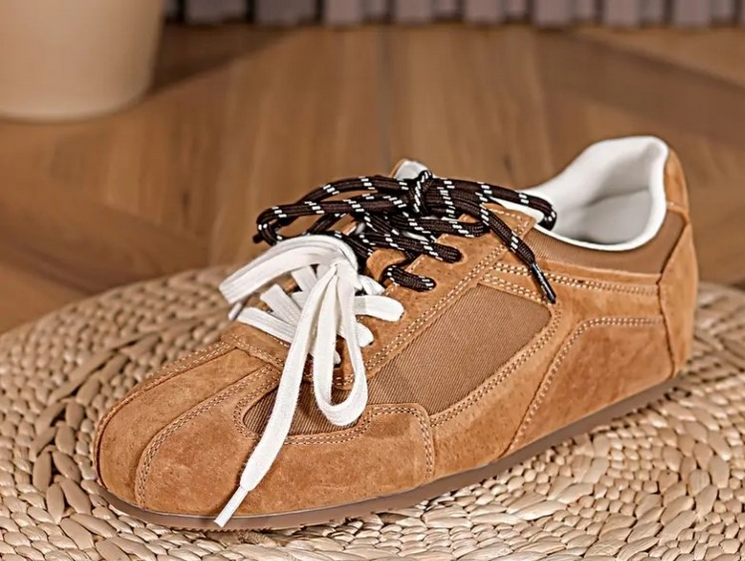 Kupila je "dizajnerske" patike na Temuu, a kada je otvorila paket nije mogla da veruje šta je stiglo 1 Kupila je "dizajnerske" patike na Temuu, a kada je otvorila paket nije mogla da veruje šta je stiglo