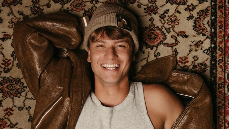 Ko je Jakov Jozinović, momak koji je za sat vremena rasprodao koncert u Beogradu