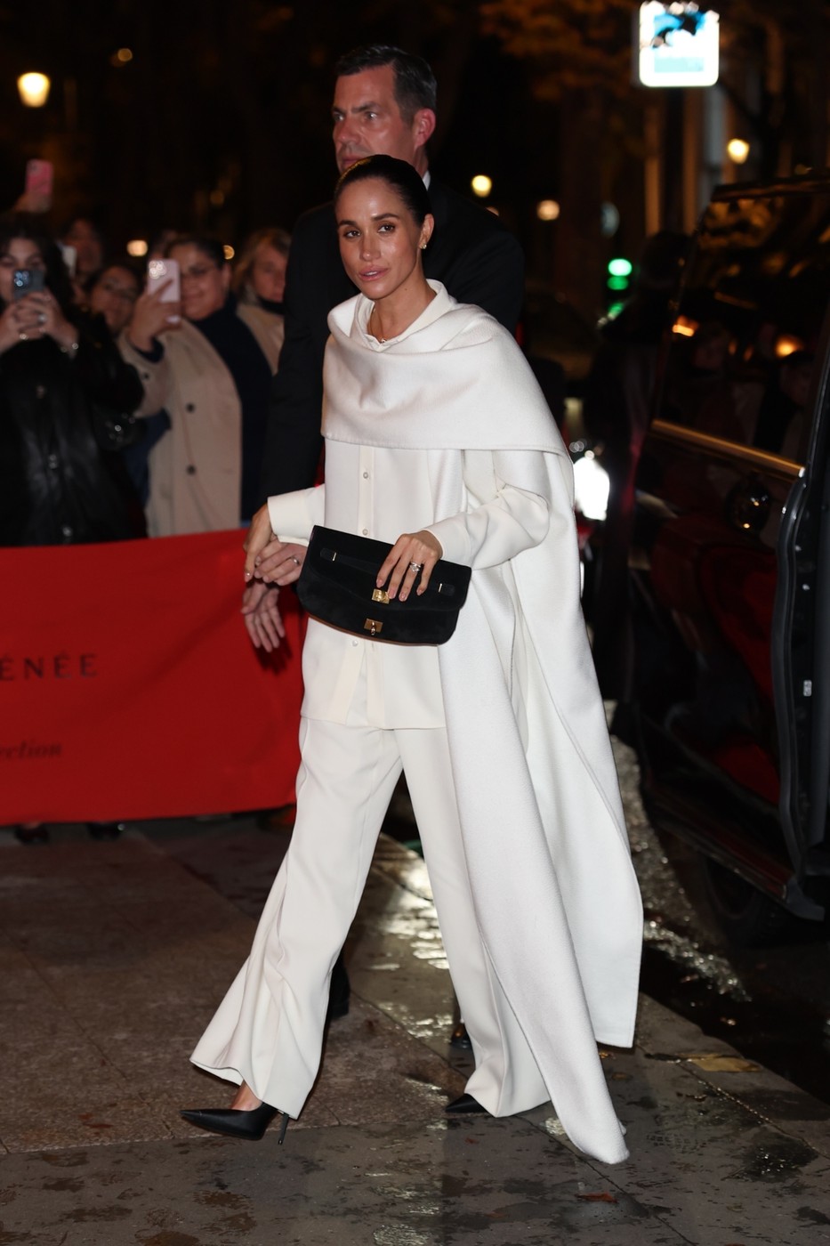 Iznenađujuće izdanje Megan Markl na svom prvom pojavljivanju na Pariskoj nedelji mode 1 Iznenađujuće izdanje Megan Markl na svom prvom pojavljivanju na Pariskoj nedelji mode