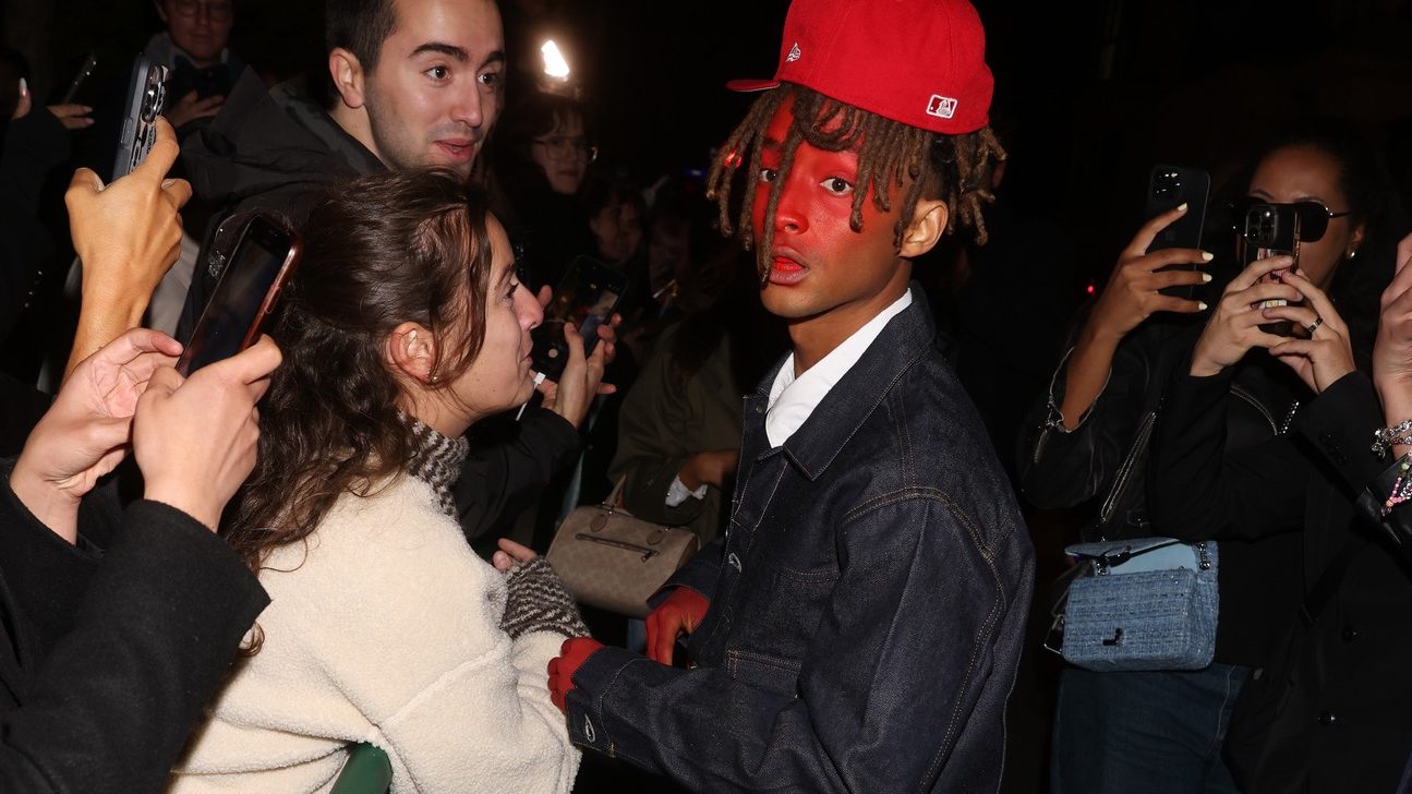 "Ovo je cirkus“: Sin Vila Smita izazvao haos autfitom u Parizu, video pogledan sedam miliona puta