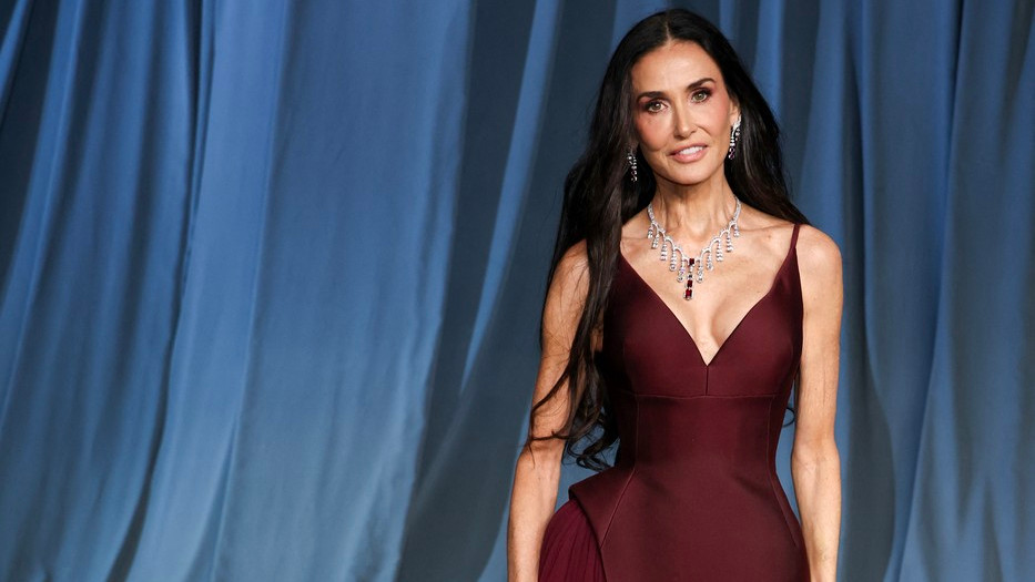 Pokazala telo iz snova u 63. godini života: Demi Mur u korsetu prkosi svim pravilima