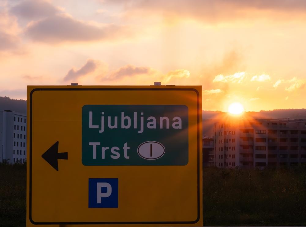 Posetili smo outlet kod Trsta u koji žene iz cele regije idu po premium kapute: Evo šta smo našli i kakve su cene