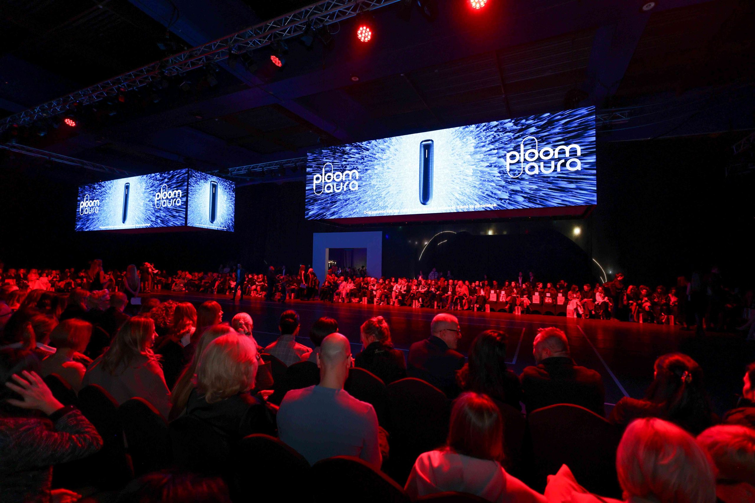 Detalj koji su svi nosili i probali na Beogradskom Fashion Weeku: Praktično i sofisticirano