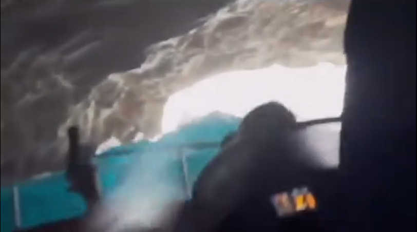 Snimak iz Crne Gore zbog kog nam nije dobro: Turisti se dovezli u Plavu špilju po oluji i scene su jezive