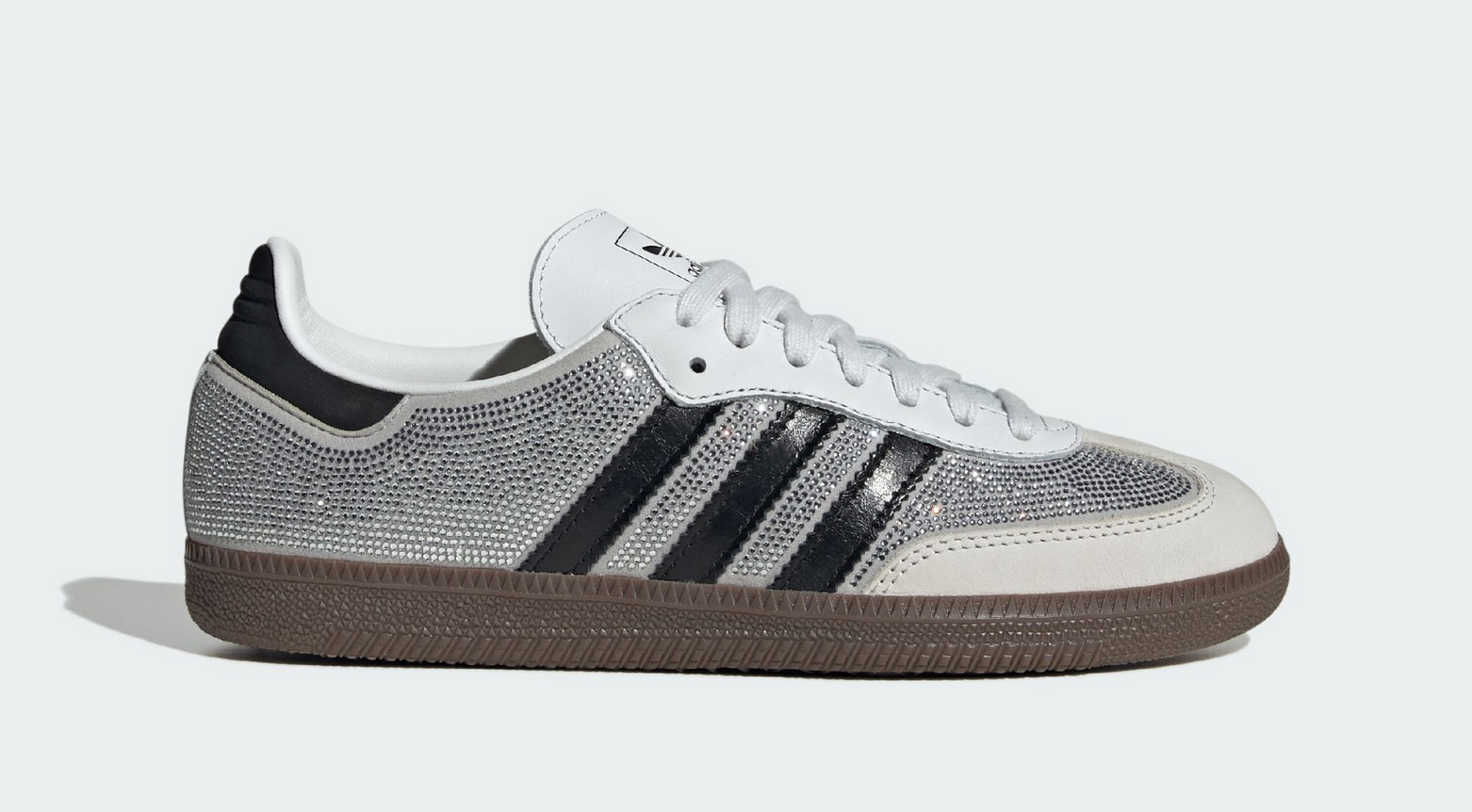 Kao stvorene za praznike: Omiljene Samba patike u kristalnoj verziji biće hit decembra