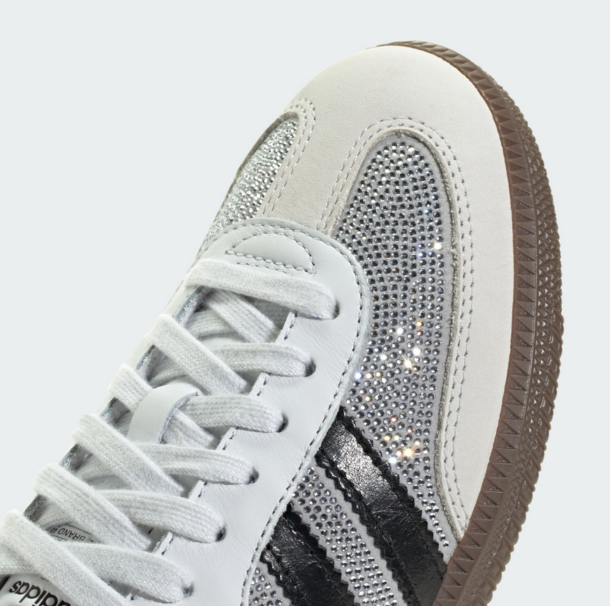 Kao stvorene za praznike: Omiljene Samba patike u kristalnoj verziji biće hit decembra