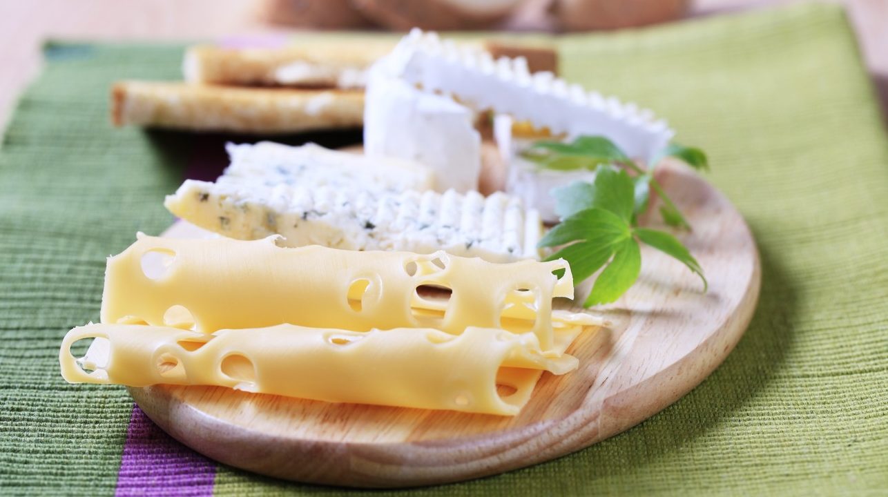 Najrizičniji sirevi – u njima pronađena mikroplastika