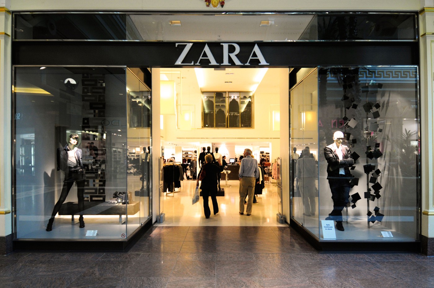 Prestanite da kupujete u Zari dok ne otkrijete ovu tajnu: Evo šta znače "skriveni" simboli na vašoj omiljenoj odeći