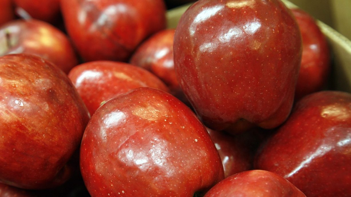 Kako da prepoznate da je jabuka u marketu tretirana: Samo dobro pogledajte etiketu