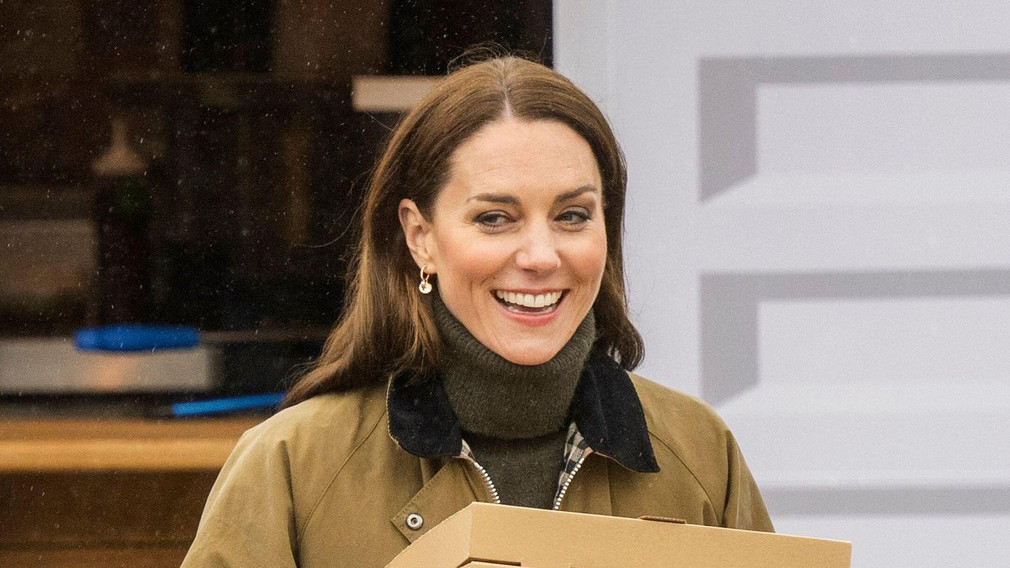 Kultna britanska jakna je vodeći trend zime 2025: Obožavala ju je princeza Dajana, a najbolja je za kišno vreme