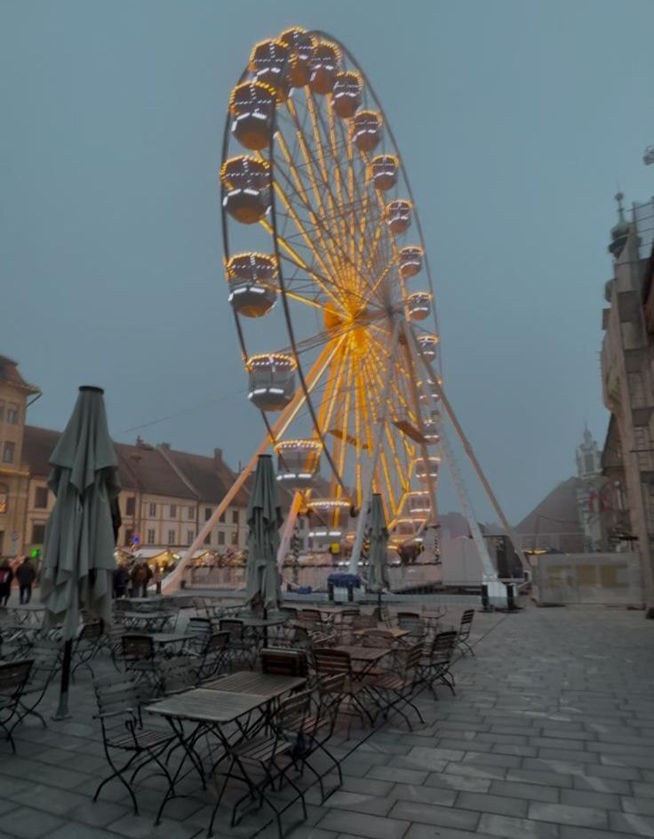 Beograd je dobio svoju jelku, lepa je, ali nešto joj fali