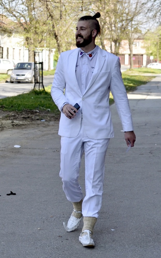 Beli Preletačević se takmiči na PZE 2026: Bivši kandidat za predsednika Srbije zamenio opanke i vunene čarape za mikrofon