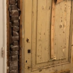 Renovirali su kuću, pa pronašli tajna vrata: Ono što je usledilo, iznenadilo ih je