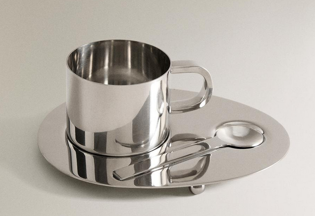 Šoljice iz kojih smo nekada pili u vrtiću danas su viralne iz potpuno neočekivanih razloga.