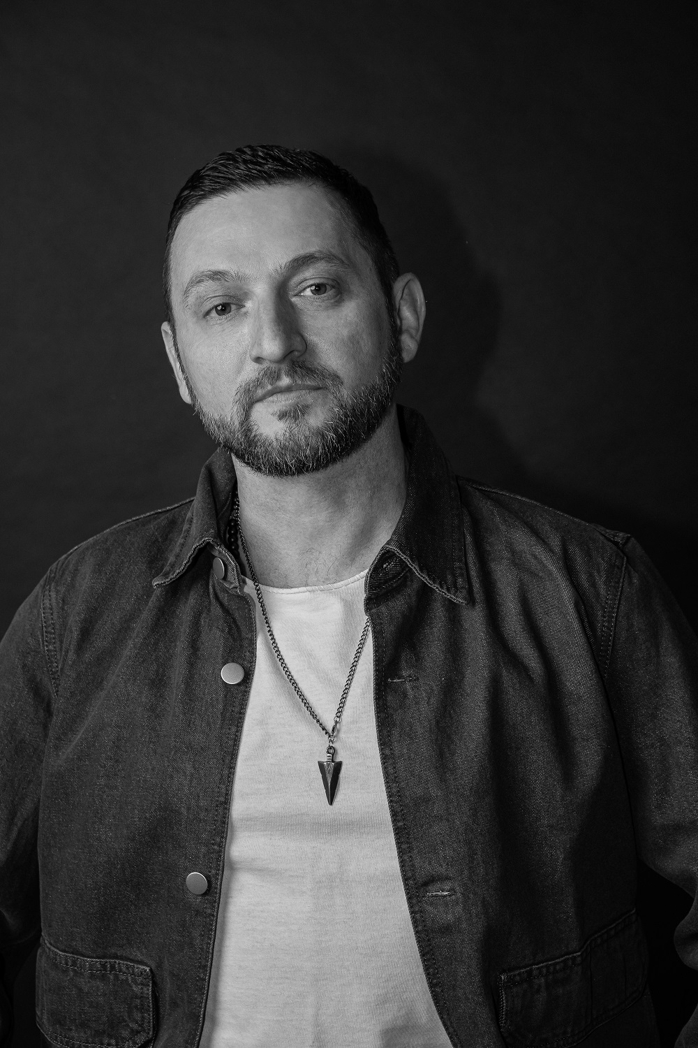 Novi singl Kosmogenita: Mistična pop mantra odsvirana na ručno pravljenim instrumentima