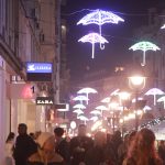 Sve žene u redu za kabinu u Zari drže u rukama istu stvar: Ovo je glavni mikrotrend praznične sezone