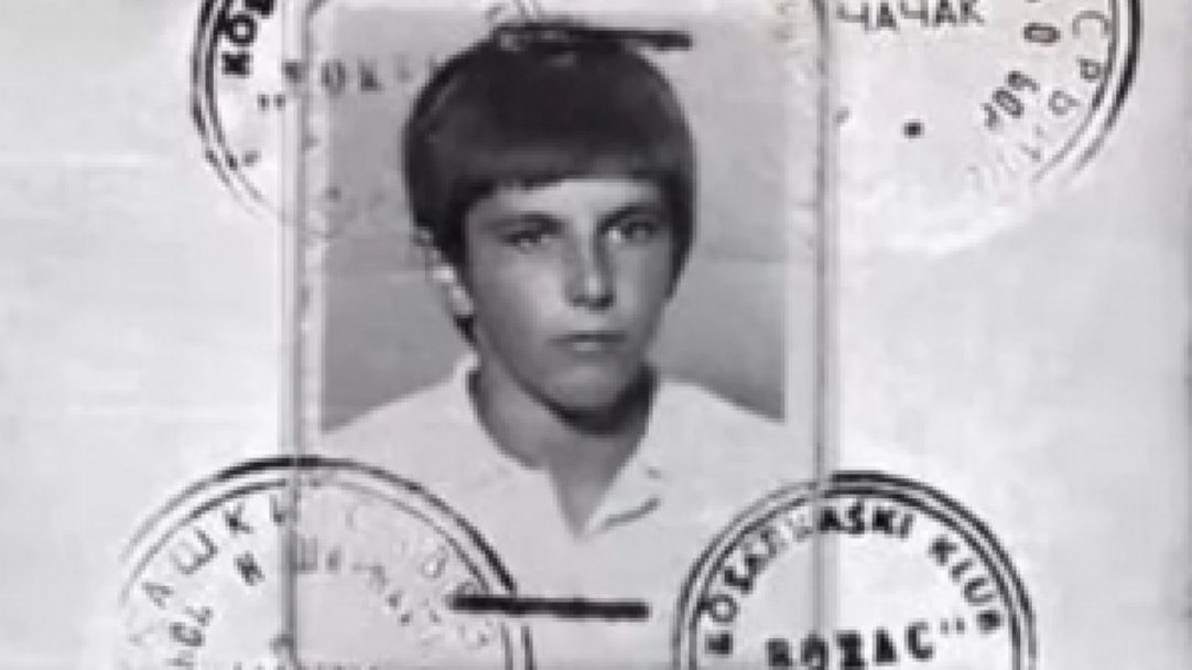 Videli ste ga milion puta na terenu, ali ovu fotografiju niste: Da li znate ko je na fotki? Videli ste ga milion puta na terenu, ali ovu fotografiju niste: Da li znate ko je na fotki?