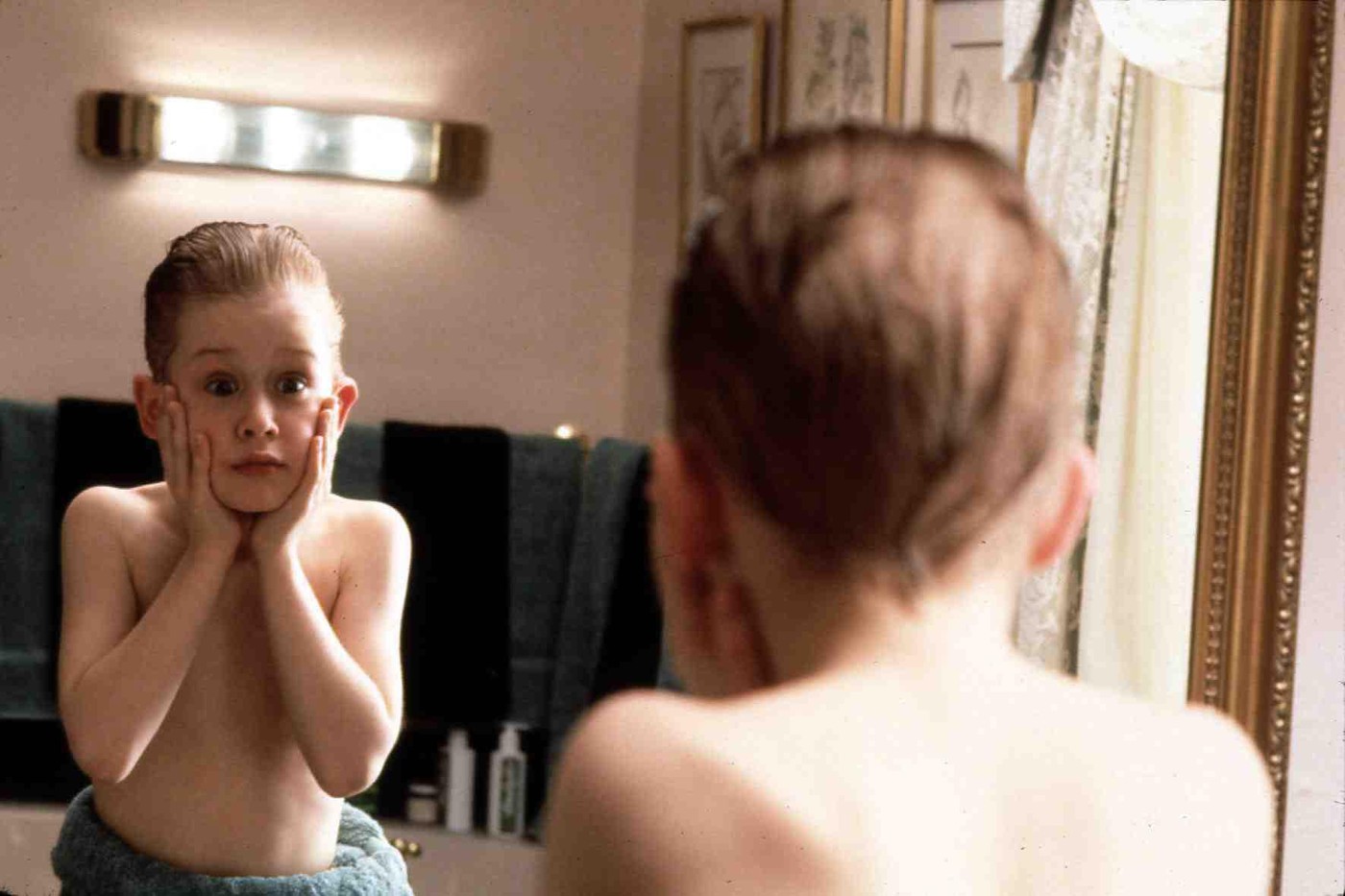 Gledanje filma “Sam u kući” ove zime biće jako mučno zbog iritantnog trenda koji vlada među klincima Gledanje filma "Sam u kući" ove zime biće jako mučno zbog iritantnog trenda koji vlada među klincima