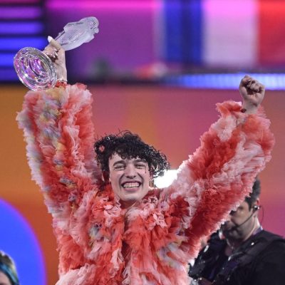 Nemo, švajcarski pobednik Evrovizije vraća trofej: “Živi ono što propagiraš” Nemo