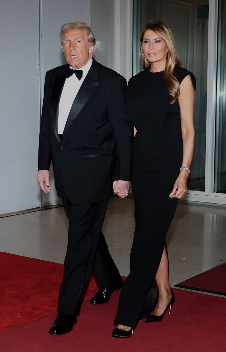 Melanija Tramp pojavila se u haljini kojoj niko ne može da pronađe manu 1 Melanija Tramp pojavila se u haljini kojoj niko ne može da pronađe manu