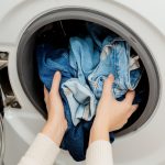 Znate li nakon koliko nošenja treba da perete farmerke? Iznenadićete se kad čujete šta kažu stručnjaci