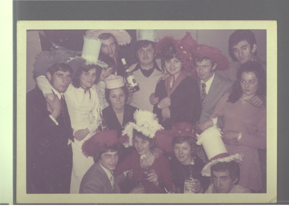 Omiljeno piće stare Jugoslavije pravi se od 12 lekovitih biljaka i “smiruje stomak”: Svaka kuća imala je ovu bocu na vitrini