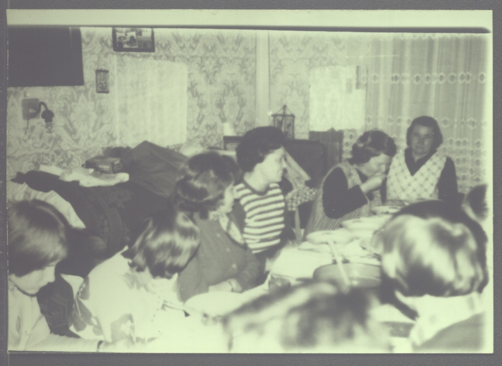 Omiljeno piće stare Jugoslavije pravi se od 12 lekovitih biljaka i “smiruje stomak”: Svaka kuća imala je ovu bocu na vitrini