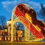 Da li je ovo najlepše okićena banja u Srbiji: Jelke na svakom korak i paketići koji krase terase