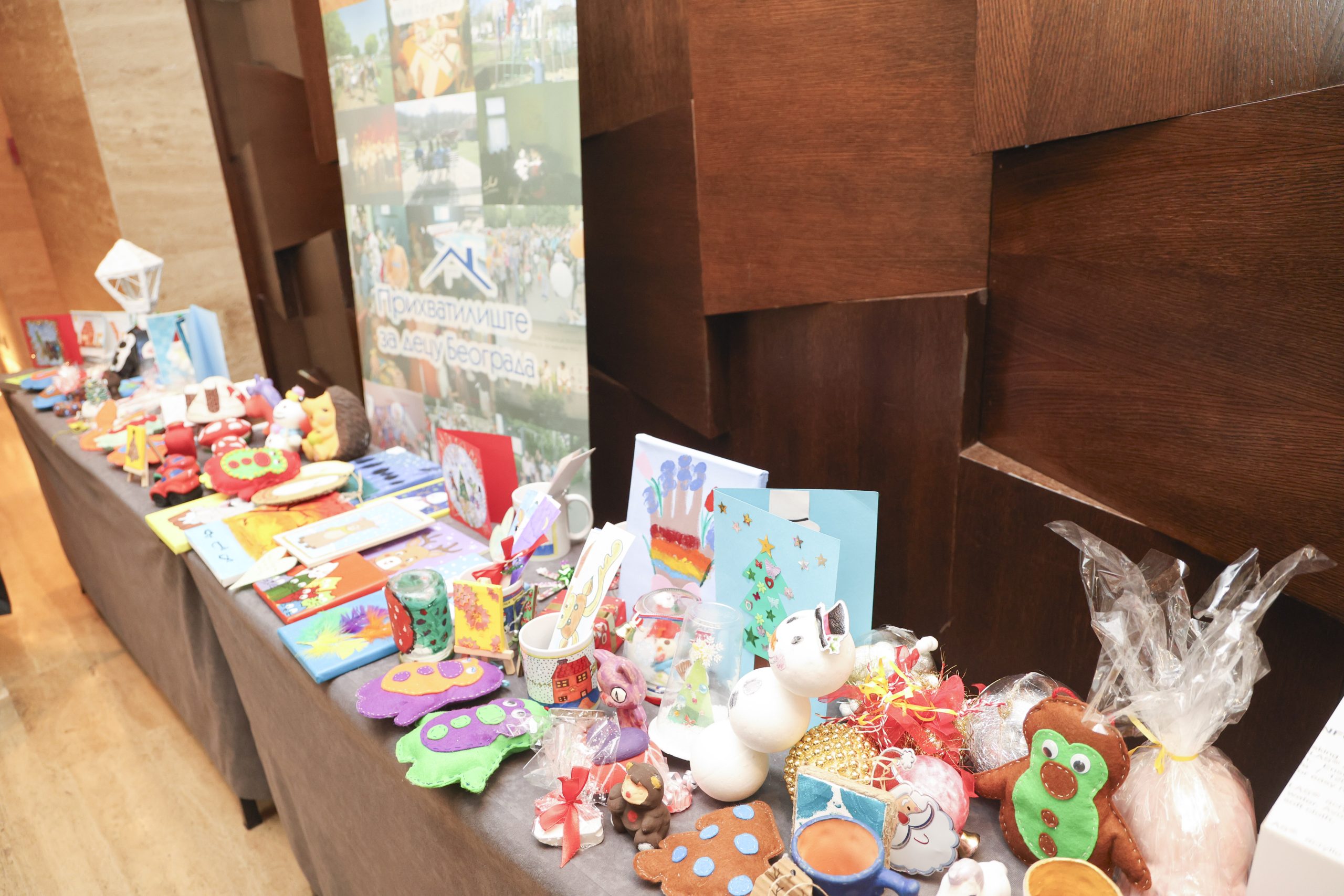 Održan humanitarni tradicionalni novogodišnji događaj za decu Prihvatilišta - veče radosti, ljubavi i vrhunske mode