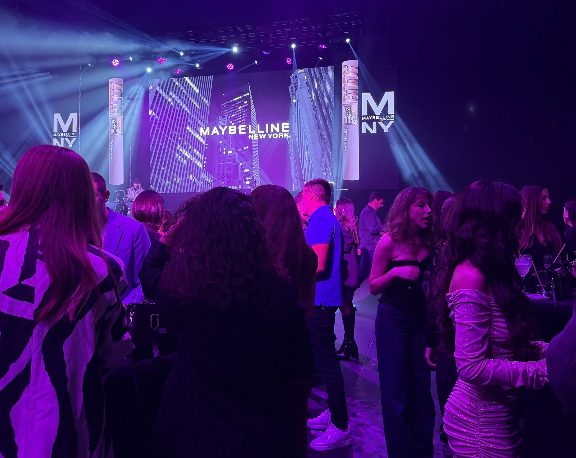 Sinoć je u Beogradu održan bjuti događaj o kom će se pričati danima: Evo kako su bili obučeni influenseri Sinoć je u Beogradu održan bjuti događaj o kom će se pričati danima: Evo kako su bili obučeni influenseri