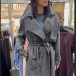 Neupadljiv izlog na Vračaru iza kog se kriju najkvalitetniji kaputi: Greju, traju i izgledaju dobro, a cena kao iz Zare