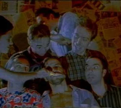 O ovoj pesmi svaka kuća, zgrada i ulaz u ovom gradu imaju teoriju o kome je grad