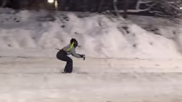 Influenserka „krenula na kafu skijama“ i postala hit na mrežama zbog snežnog haosa u Beogradu influenserka