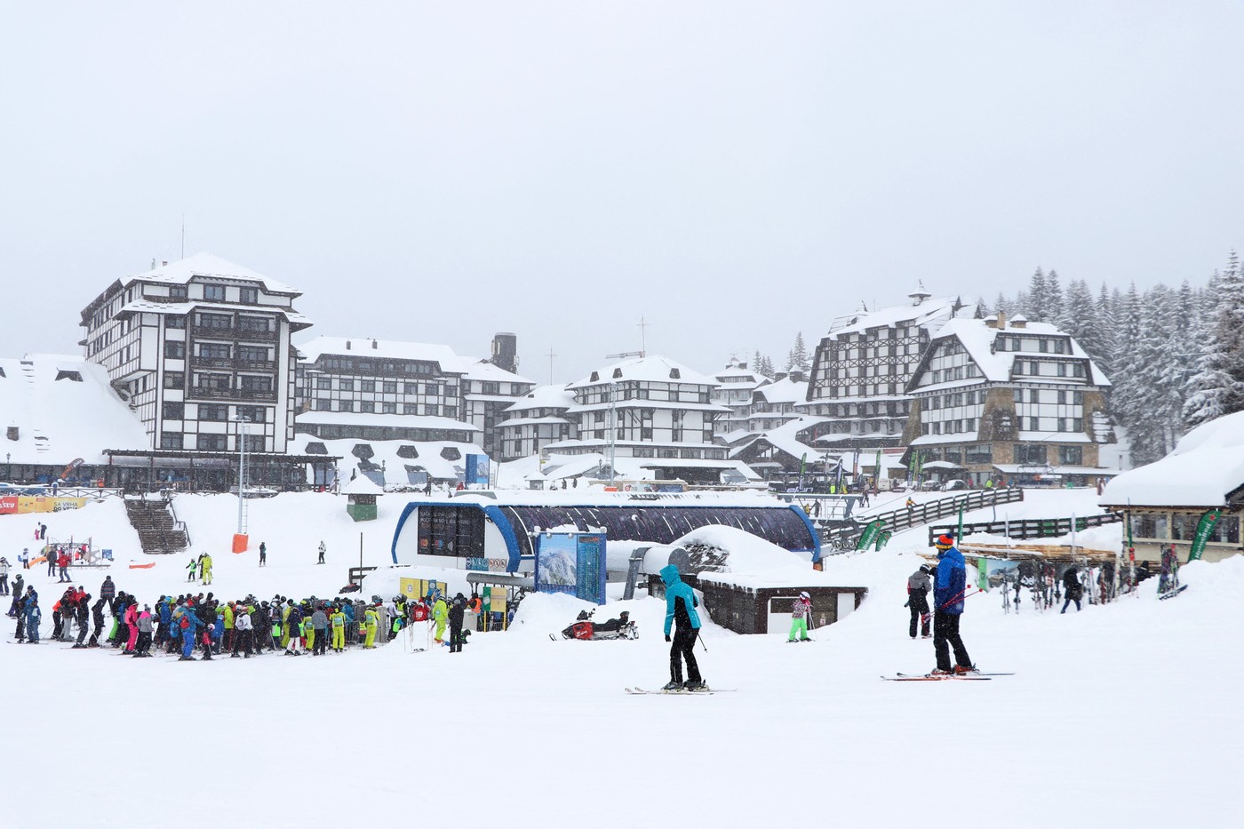Cene na Kopaoniku i ove godine “luduju”: Obična kafa 400, rakija preko 600 dinara Cene na Kopaoniku i ove godine "luduju": Obična kafa 400, rakija preko 600 dinara