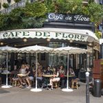 Kafić u Parizu u koji ljudi dolaze da napišu pisma koja će im stići na adresu tek za 5 godina